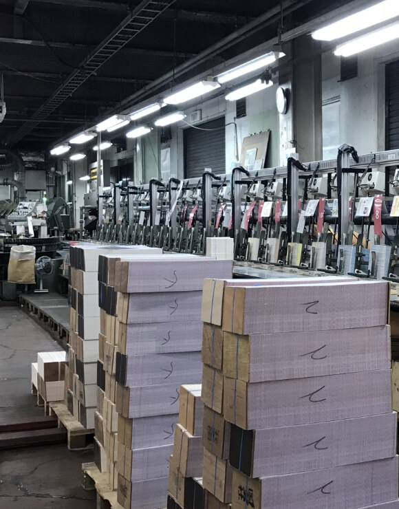 国宝社の製本作業
